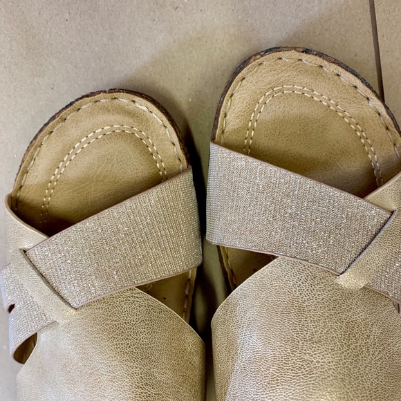 Francesca’s sparkly wedges sandal - Picture 4 of 6